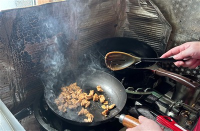 調理している様子