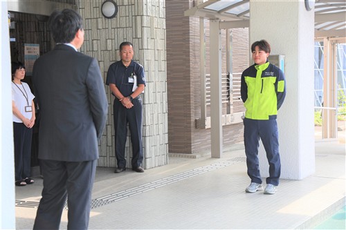 職員派遣出発式の様子