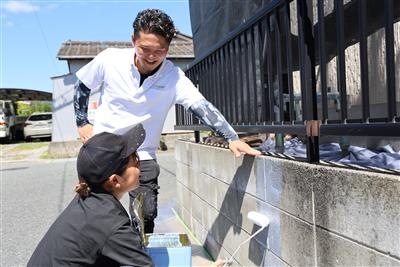 従業員に指導する様子