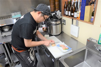 調理している様子